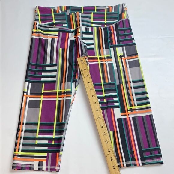 Fabletics Mid-Rise Powerhold® Crop Pant Leggings M - Picture 8 of 10